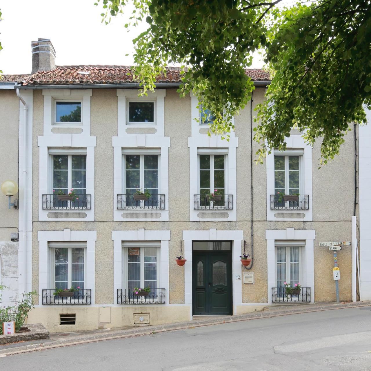 La Loge Des Fees Bed & Breakfast Latille Ngoại thất bức ảnh
